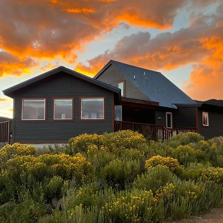 Modern Mountain-View Angel Fire Cabin With Hot Tub!